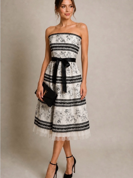 BCBGMaxAzria Dresses & Skirts - BCBG Max Azaria Strapless Embroidered Beaded Dress Size 8